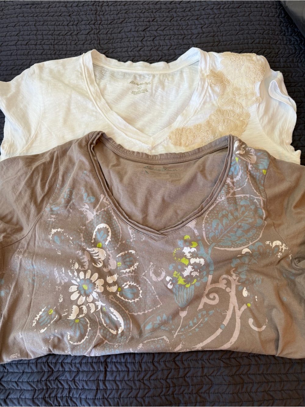 Eddie Bauer set of 2 women’s XL v-neck cap sleeve shirts